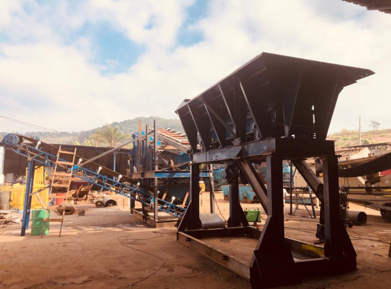Conjunto de peneiramento semi movel  500X20 com Skidder
